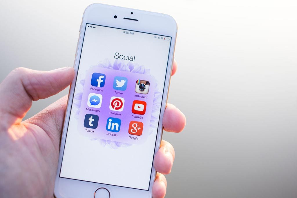 ilustrasi konten negatif media sosial