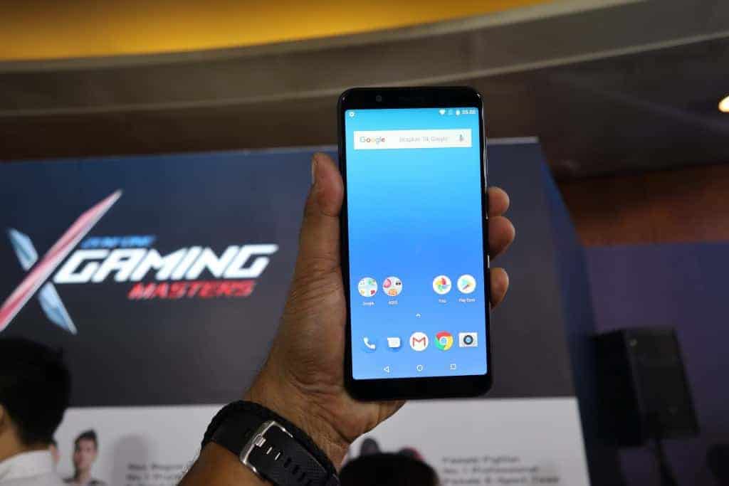 Asus Zenfone Max Pro M1 front