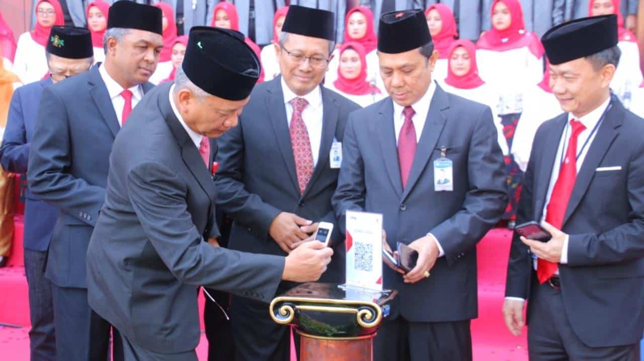 Mengenal QRIS, standar baru pembayaran digital menggunakan kode QR di Indonesia 1 BI mengumumkan QRIS