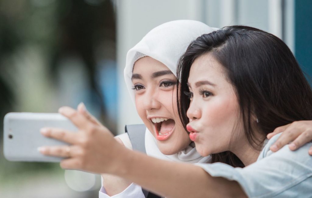 ilustrasi smartphone media sosial video pendek