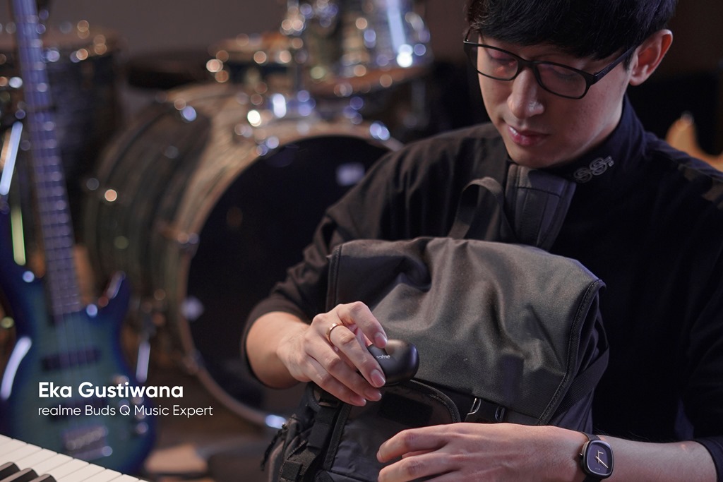 Eka Gustiwana realme Buds Q