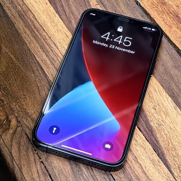 Layar iPhone 12 Pro 2022