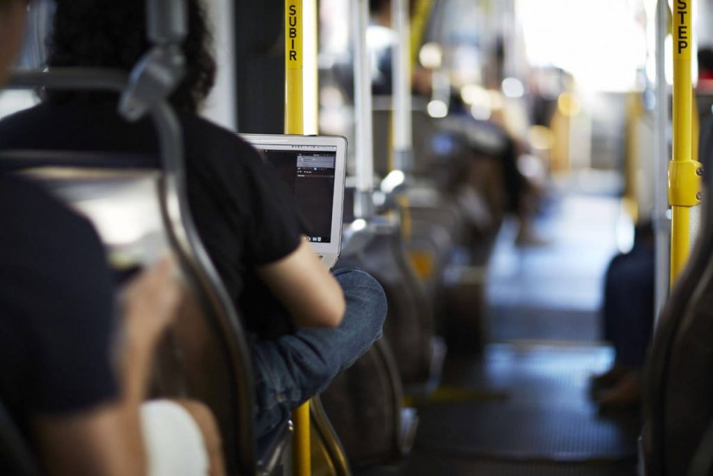 Ilustrasi transportasi umum