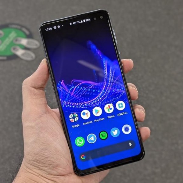 layar Sharp AQUOS Sense 4 Plus