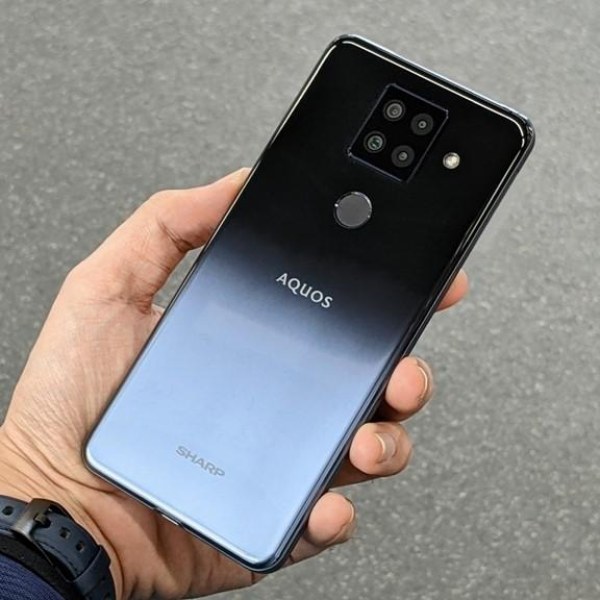 desain Sharp AQUOS Sense 4 Plus