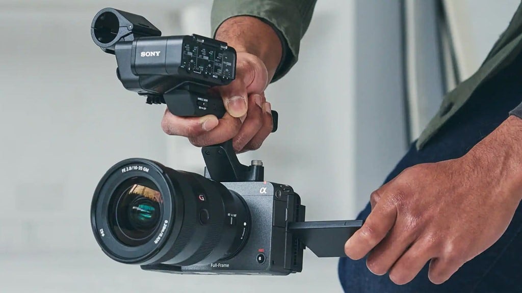 Entering Indonesia, the Sony Cinema Line FX3 camera costs Rp. 59.9 million
