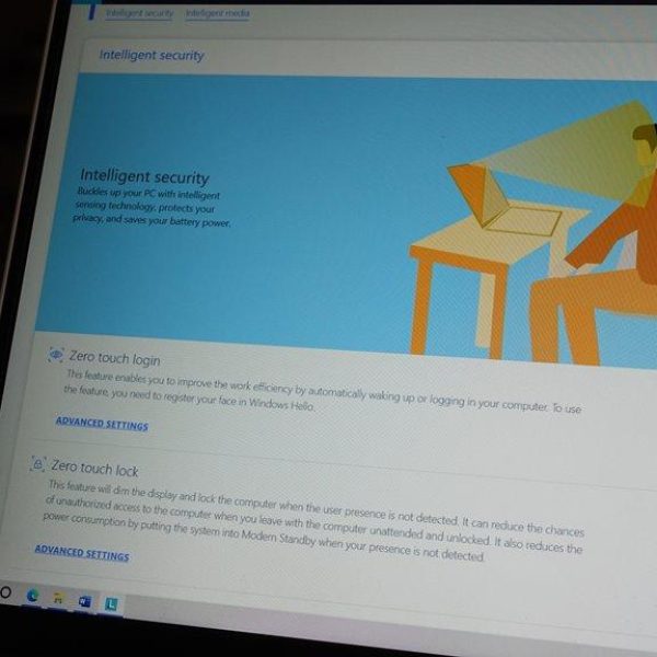 Fitur keamanan Lenovo Yoga Slim 7i Carbon