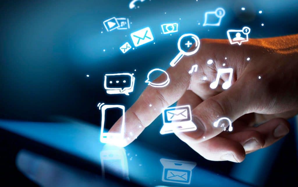 ilustrasi smartphone digital marketing foto peshkova