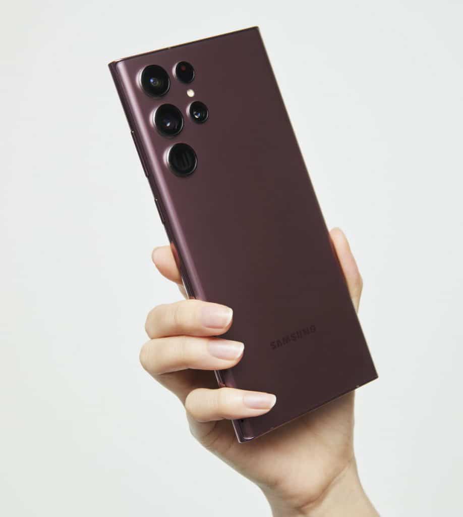 hands on samsung galaxy s 22 ultra burgundy