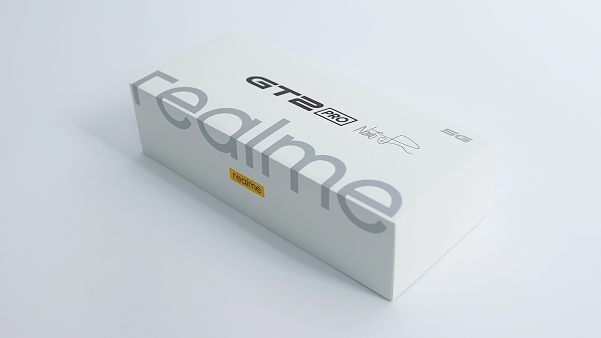 Mari Intip Isi Kotak realme GT 2 Pro, Lengkap dengan Adaptor! 52 isi kotak realme GT 2 Pro