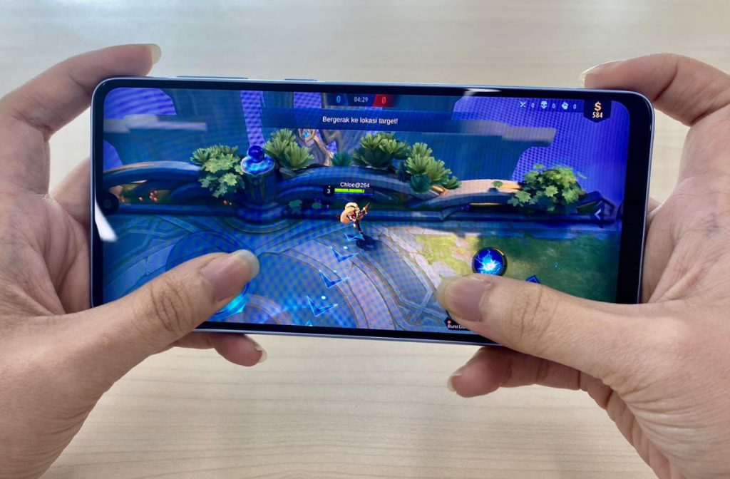 Galaxy A33 layar 90hz ilustrasi game