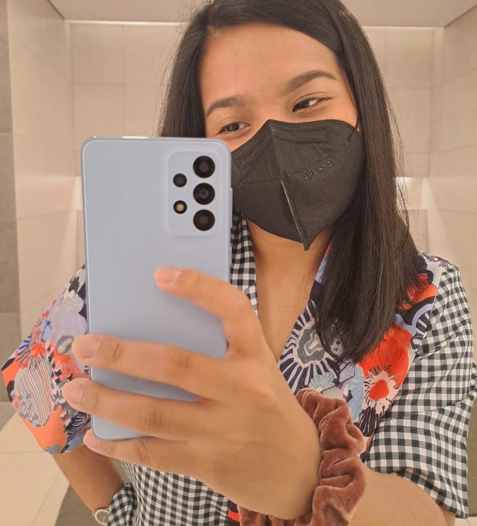 mirror selfie Samsung Galaxy A33