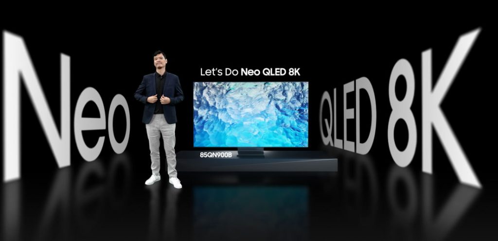 Timo Tjahjanto with Samsung Neo QLED 8K