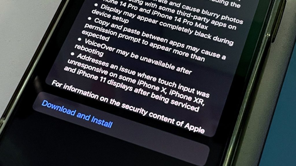 <div>Penting! Apple Rilis iOS 16.0.2 Untuk Perbaiki Bug Kamera Bergetar & Layar Kurang Responsif</div>
