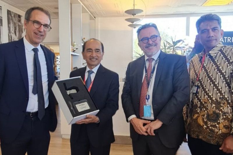 BAKTI Cek Kesiapan Terakhir Satelit SATRIA Sebelum Diluncurkan 52 Satelit SATRIA