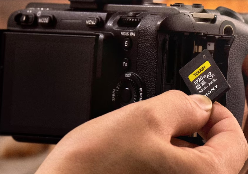 Kartu Memori Sony M Series CFexpress Type A, Punya Kapasitas 1920 GB 52 kartu memori Sony M Series CFexpress Type A