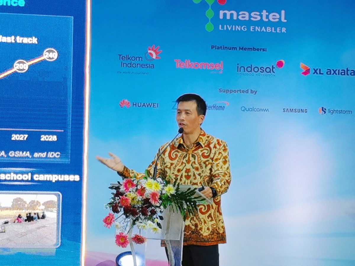 Peng Song, Senior Vice President Corporate dan President ICT Strategy & Marketing Huawei