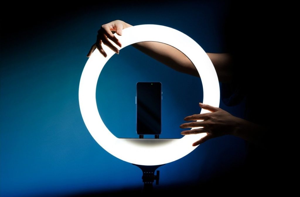 ilustrasi smartphone perlindungan data pribadi