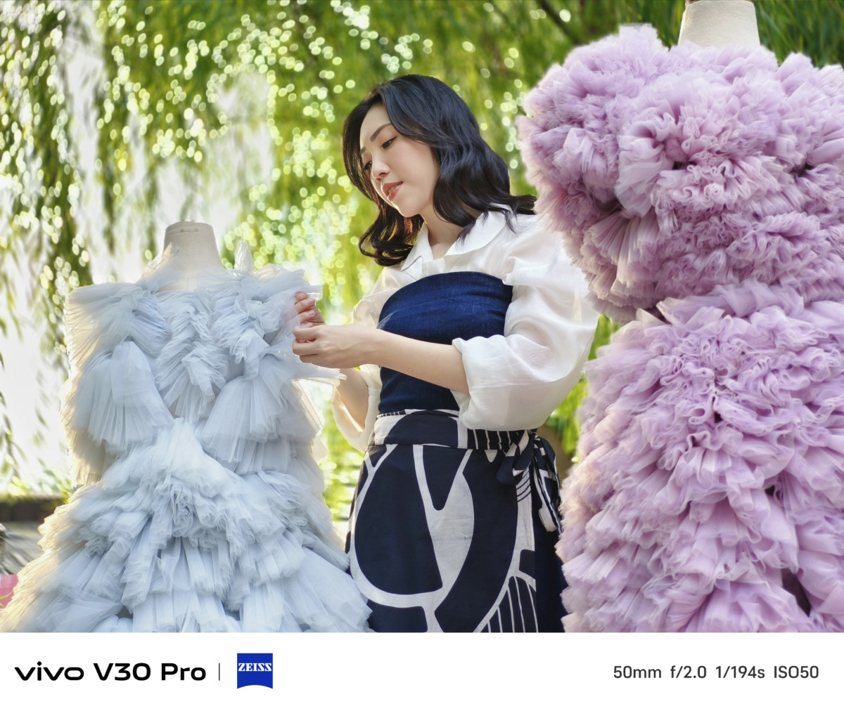 vivo Gelar Ultimate Portraits Exhibition & Workshop Masterclass Bareng 30 Fotografer 52 Ifan Hartanto - Potret seorang desainer mode Indonesia, Elsie Chrysilla, oleh Ifan Hartanto dengan menggunakan ZEISS Style Portrait pada vivo V30 Pro Ultimate Portraits Exhibition