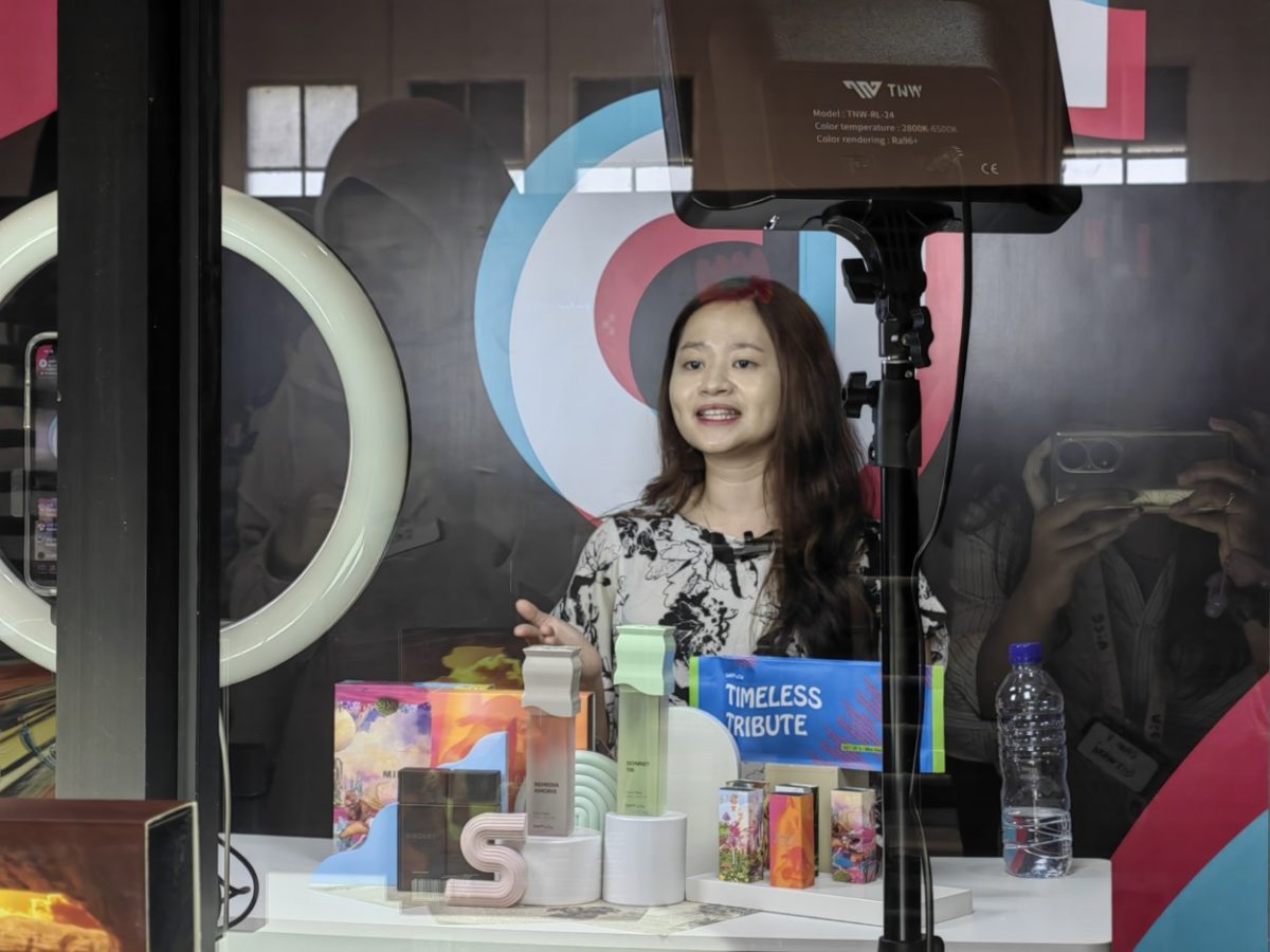 Tren live shopping di ShopTokopedia