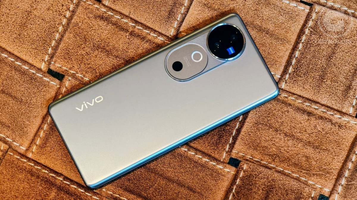 Review vivo V40: Durabilitas Naik Kelas, Lengkap dengan Portrait ZEISS 56 Desain vivo V40