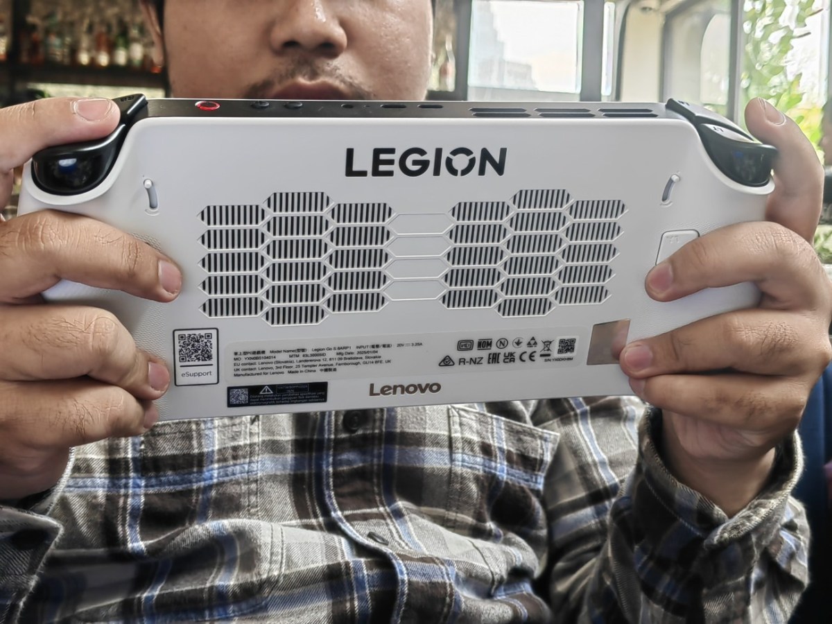 Bagian belakang Lenovo Legion Go S