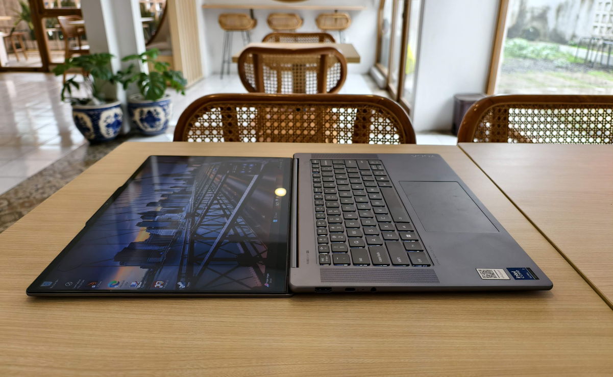 Lenovo Yoga Slim 7i Aura Edition Port