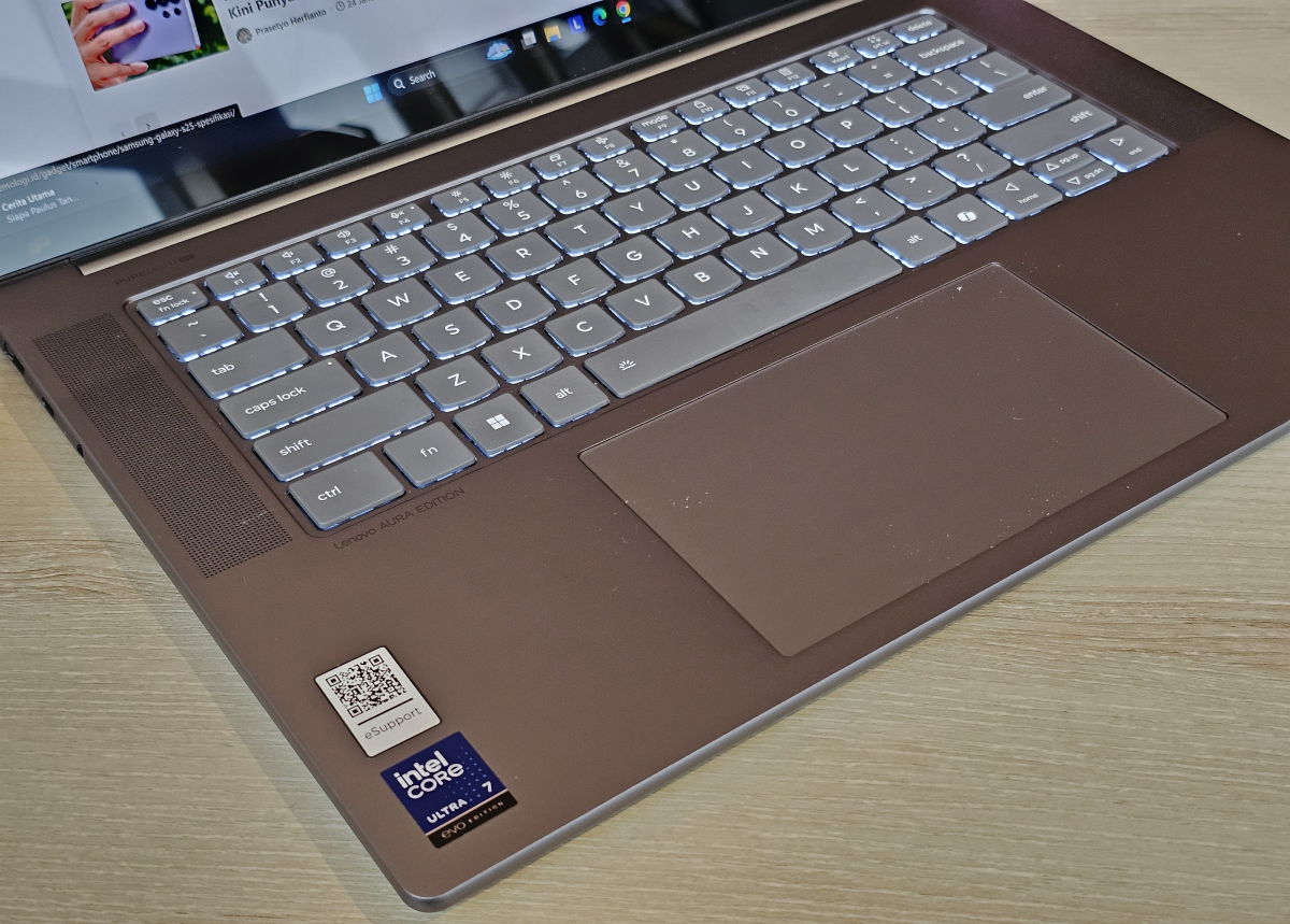 Lenovo Yoga Slim 7i Aura Edition keyboard