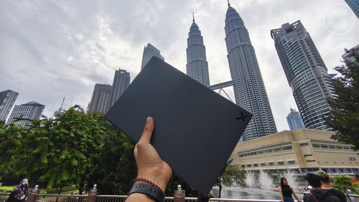 Travelling Pakai Axioo Hype R5, Laptop Ringan dan Bisa Main Game? 1 Axioo Hype R5