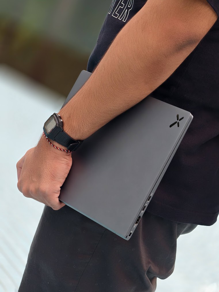 Travelling Pakai Axioo Hype R5, Laptop Ringan dan Bisa Main Game? 4 Axioo Hype R5 bobot