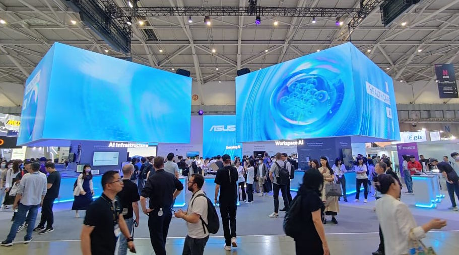 ASUS Pamer Laptop AI dengan Ekosistem Lengkap 1 Suasana di Booth ASUS