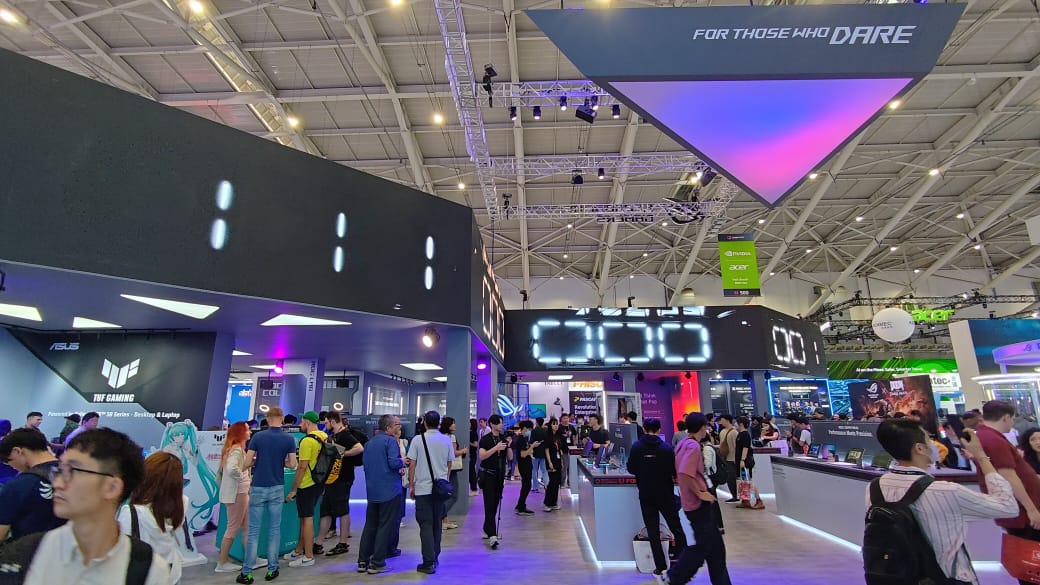 ASUS ROG Tampilkan “The ROG Lab” di COMPUTEX 2025 1 Suasana di Booth ROG