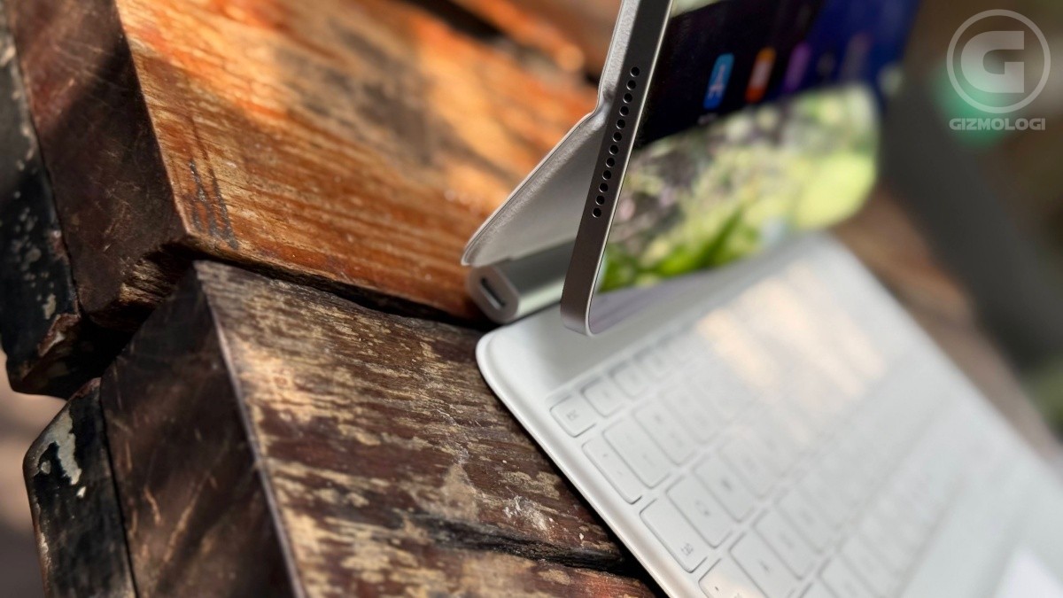 Unboxing iPad Air M3, Hadir dengan Magic Keyboard Versi Baru 11 Unboxing iPad Air M3