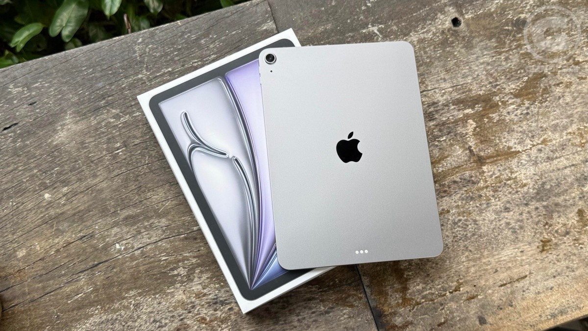 Unboxing iPad Air M3, Hadir dengan Magic Keyboard Versi Baru
