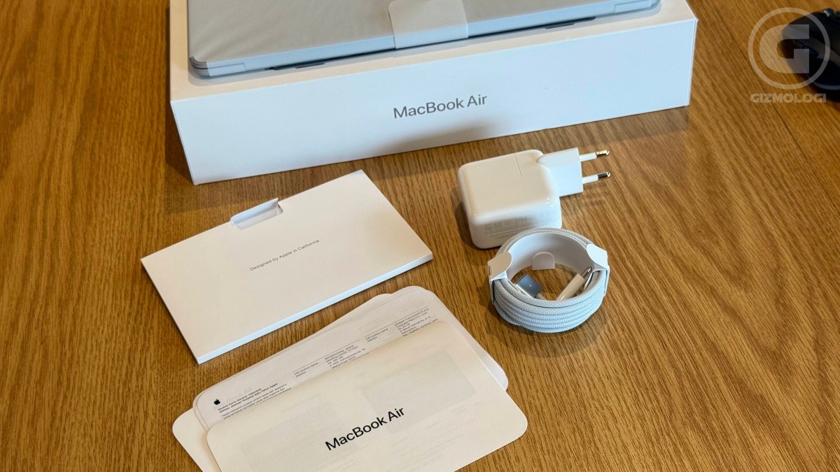Unboxing MacBook Air M4, Warna Biru Sungguh Menggoda