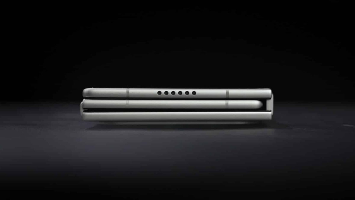 Smartphone Lipat Tiga TECNO Phantom Ultimate G Fold