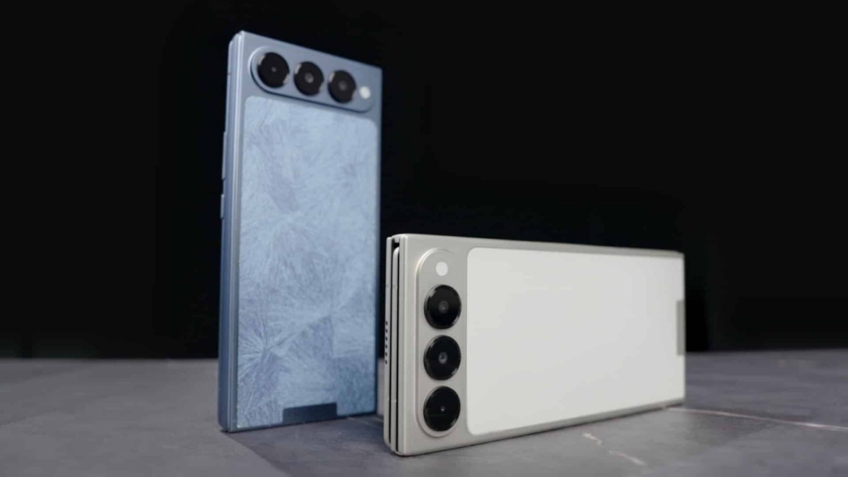 Smartphone Lipat Tiga TECNO Phantom Ultimate G Fold